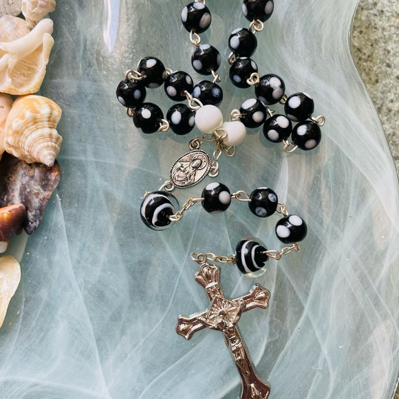 Rosary Heirloom hand turned black white & silver First Communion orConfirmation - Picture 8 of 12